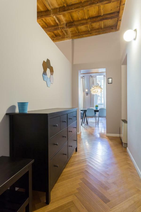 Cosy Apartment 2 Minutes From Duomo Milaan Buitenkant foto