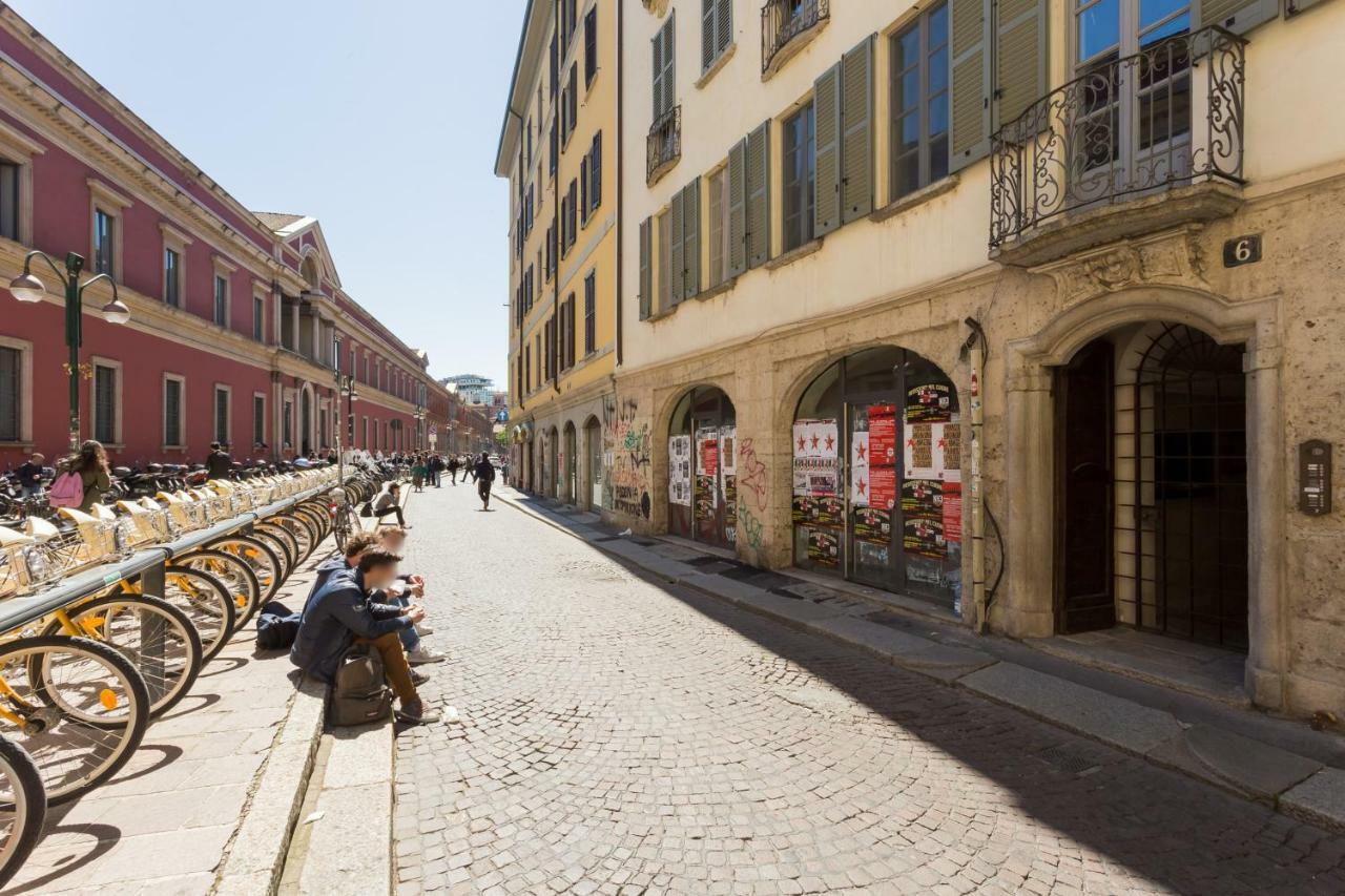 Cosy Apartment 2 Minutes From Duomo Milaan Buitenkant foto