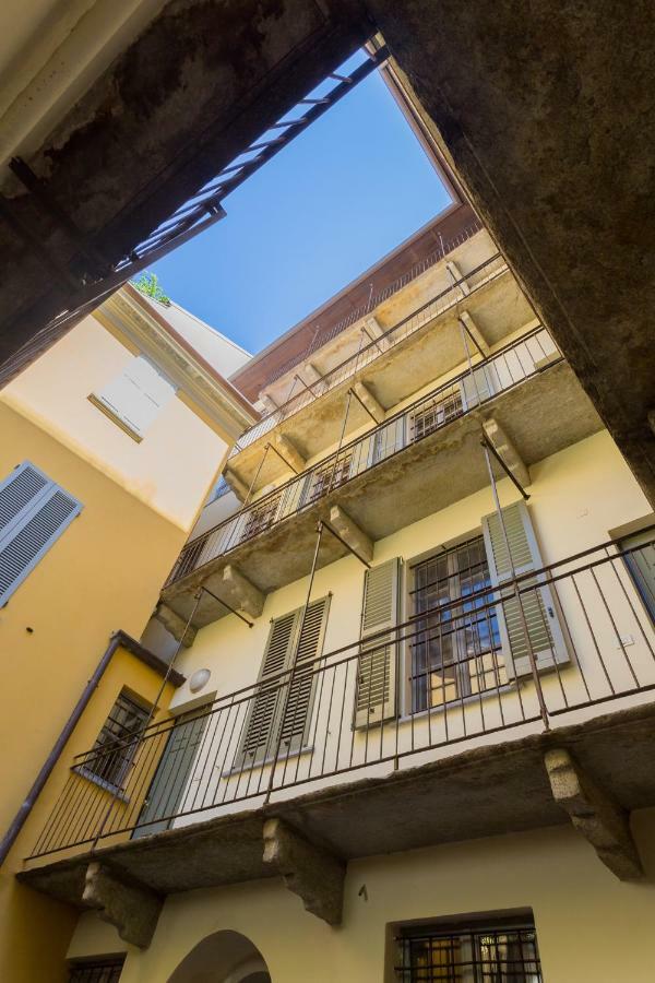 Cosy Apartment 2 Minutes From Duomo Milaan Buitenkant foto