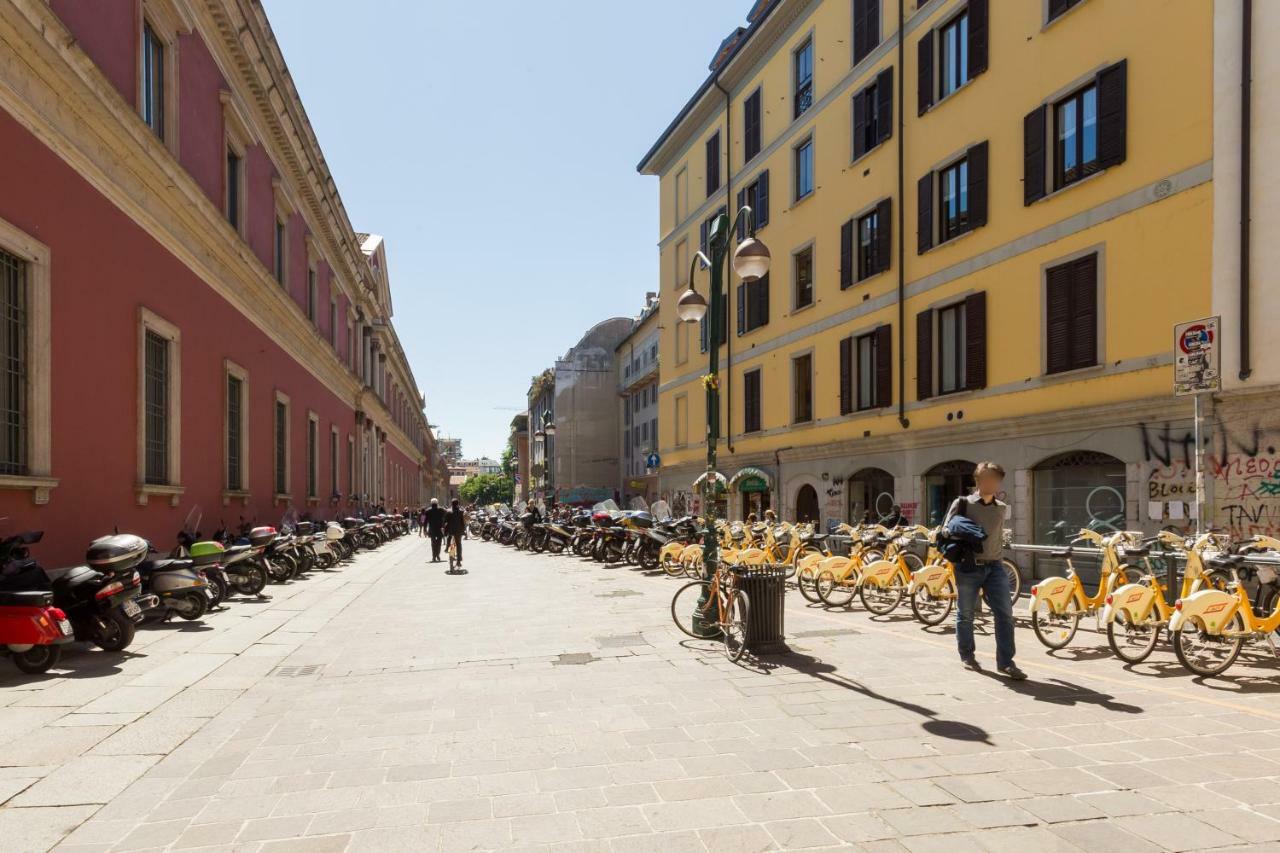 Cosy Apartment 2 Minutes From Duomo Milaan Buitenkant foto