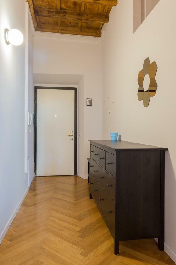 Cosy Apartment 2 Minutes From Duomo Milaan Buitenkant foto