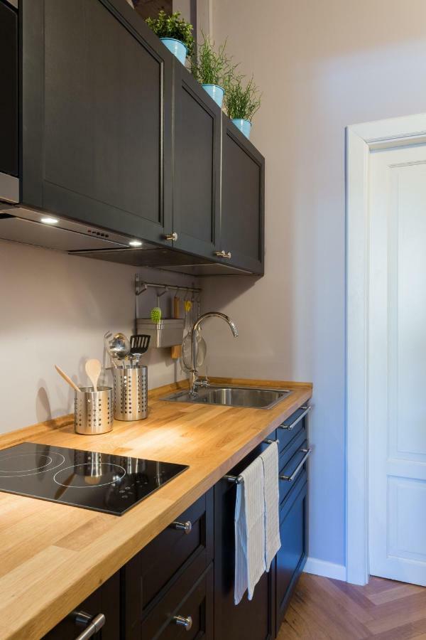 Cosy Apartment 2 Minutes From Duomo Milaan Buitenkant foto