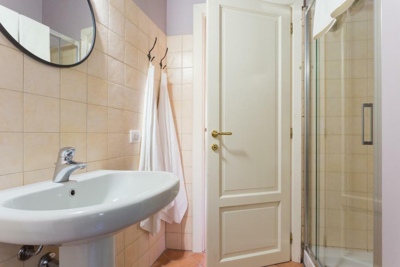 Cosy Apartment 2 Minutes From Duomo Milaan Buitenkant foto