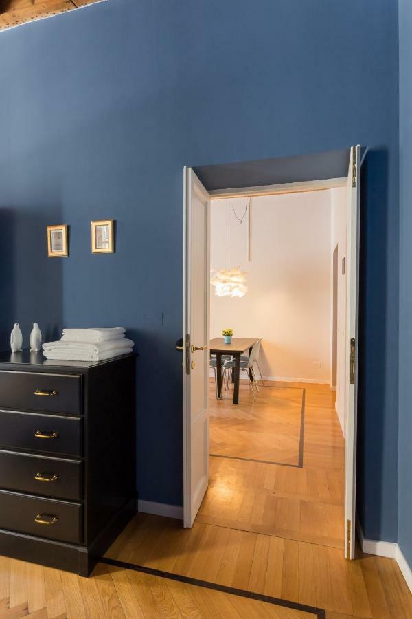 Cosy Apartment 2 Minutes From Duomo Milaan Buitenkant foto