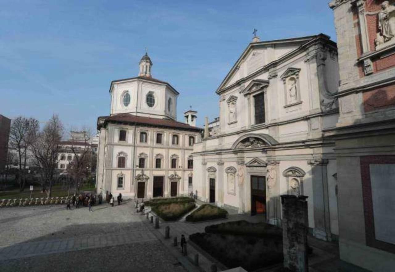 Cosy Apartment 2 Minutes From Duomo Milaan Buitenkant foto